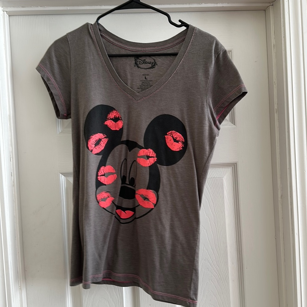 Disney V-Neck Mickey Tshirt - Fitted - Size L - Like New